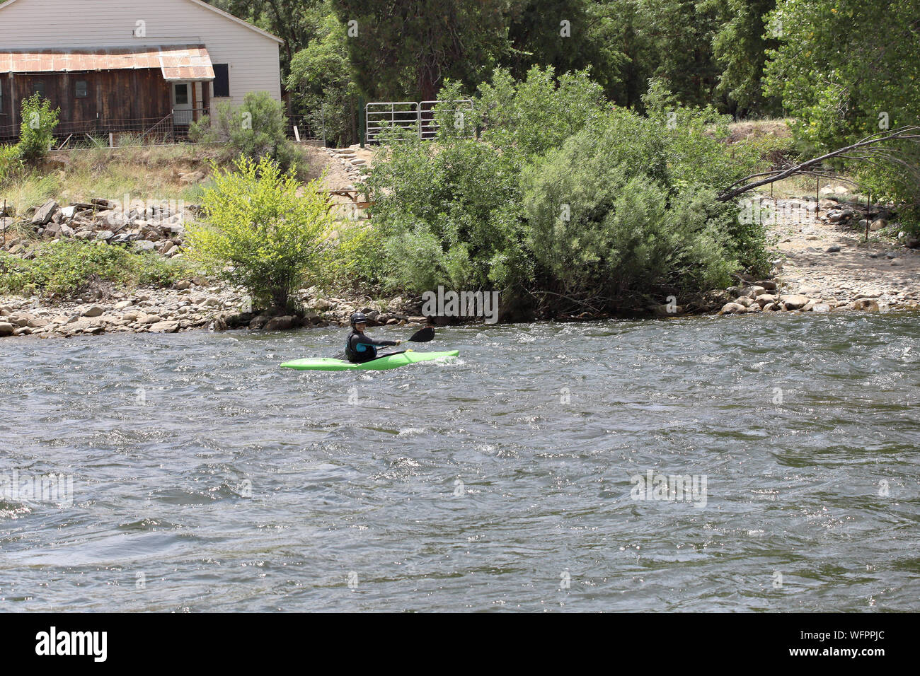 Il kayak sul fiume americano a Sutter's Mill. Foto Stock