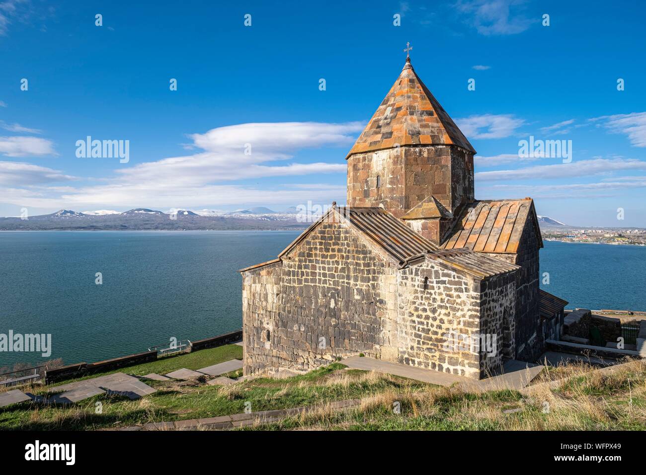 Armenia, regione di Gegharkunik, Sevan, monastero Sevanavank sulle rive del lago Sevan Foto Stock