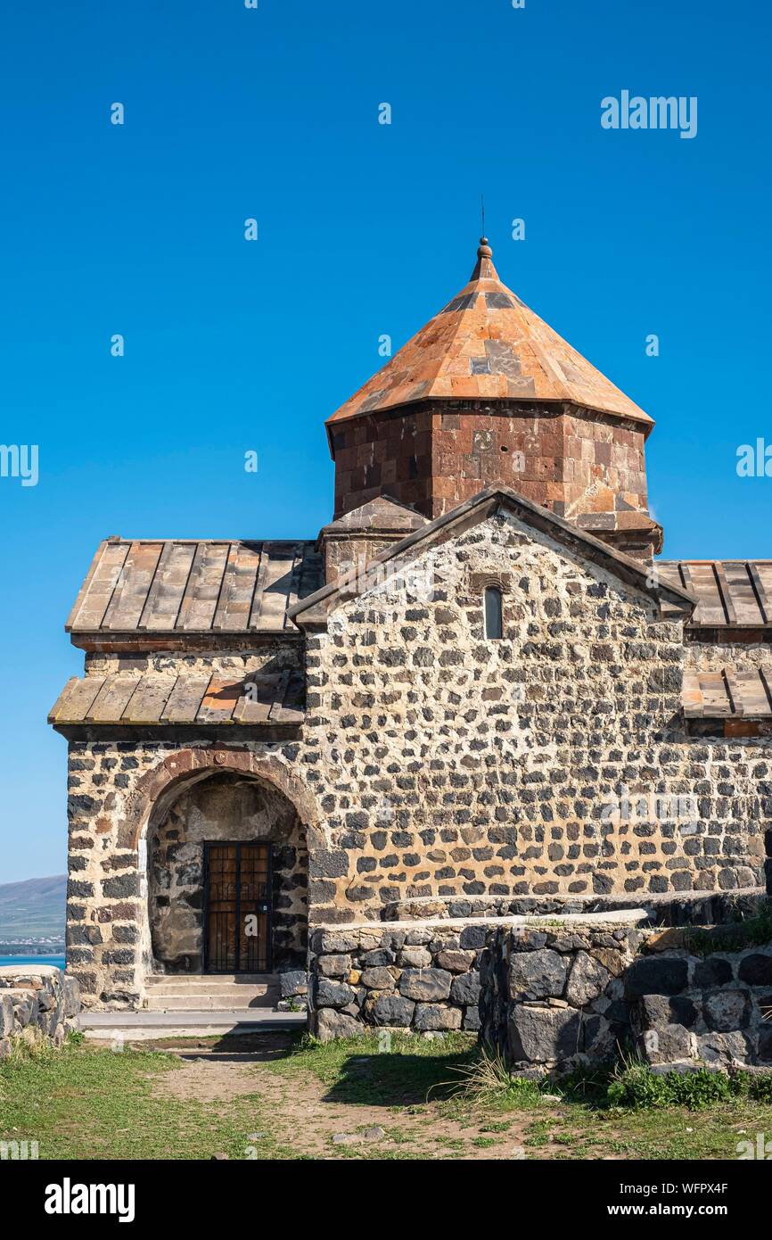 Armenia, regione di Gegharkunik, Sevan, monastero Sevanavank sulle rive del lago Sevan Foto Stock
