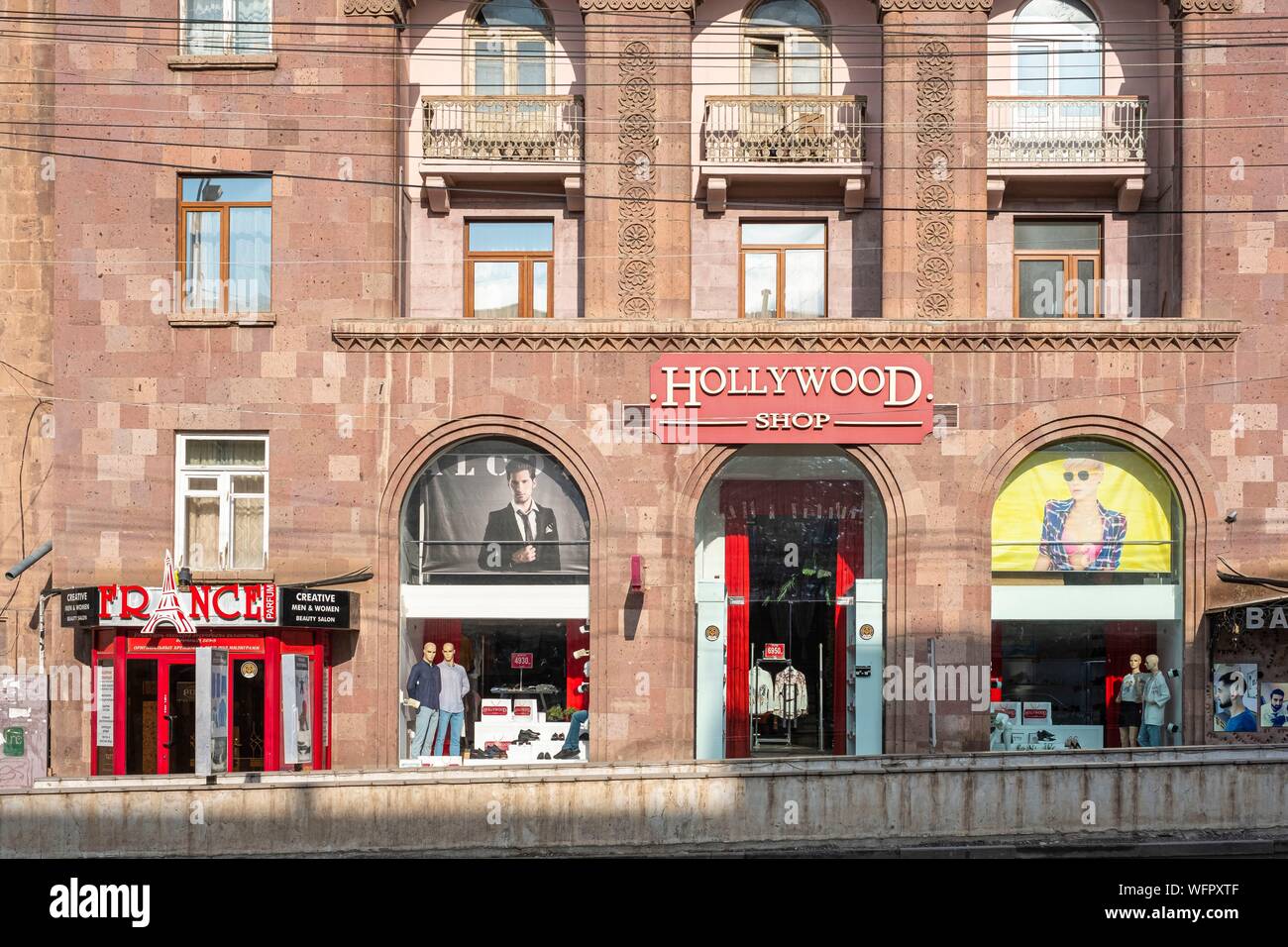 Armenia, regione Shirak, Gyumri, storico quartiere o Kumayri, negozi vicino a Piazza Ankakhutyan o Independance Square Foto Stock