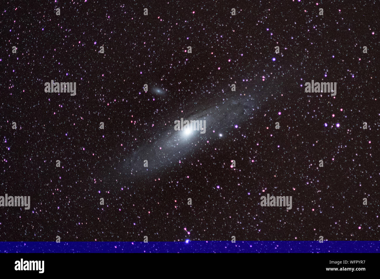 La Galassia di Andromeda è una galassia a spirale barrata ed è la più vicina alla via Lattea. Originariamente era chiamata Nebulosa Andromeda Foto Stock