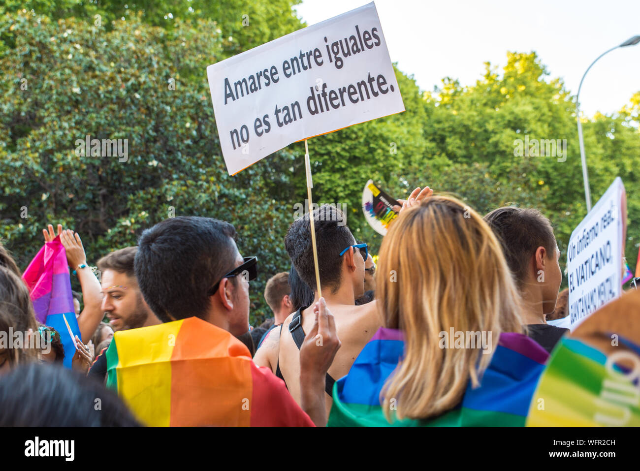 Persone che lottano per i diritti dei gay a Madrid orgoglio marzo Foto Stock