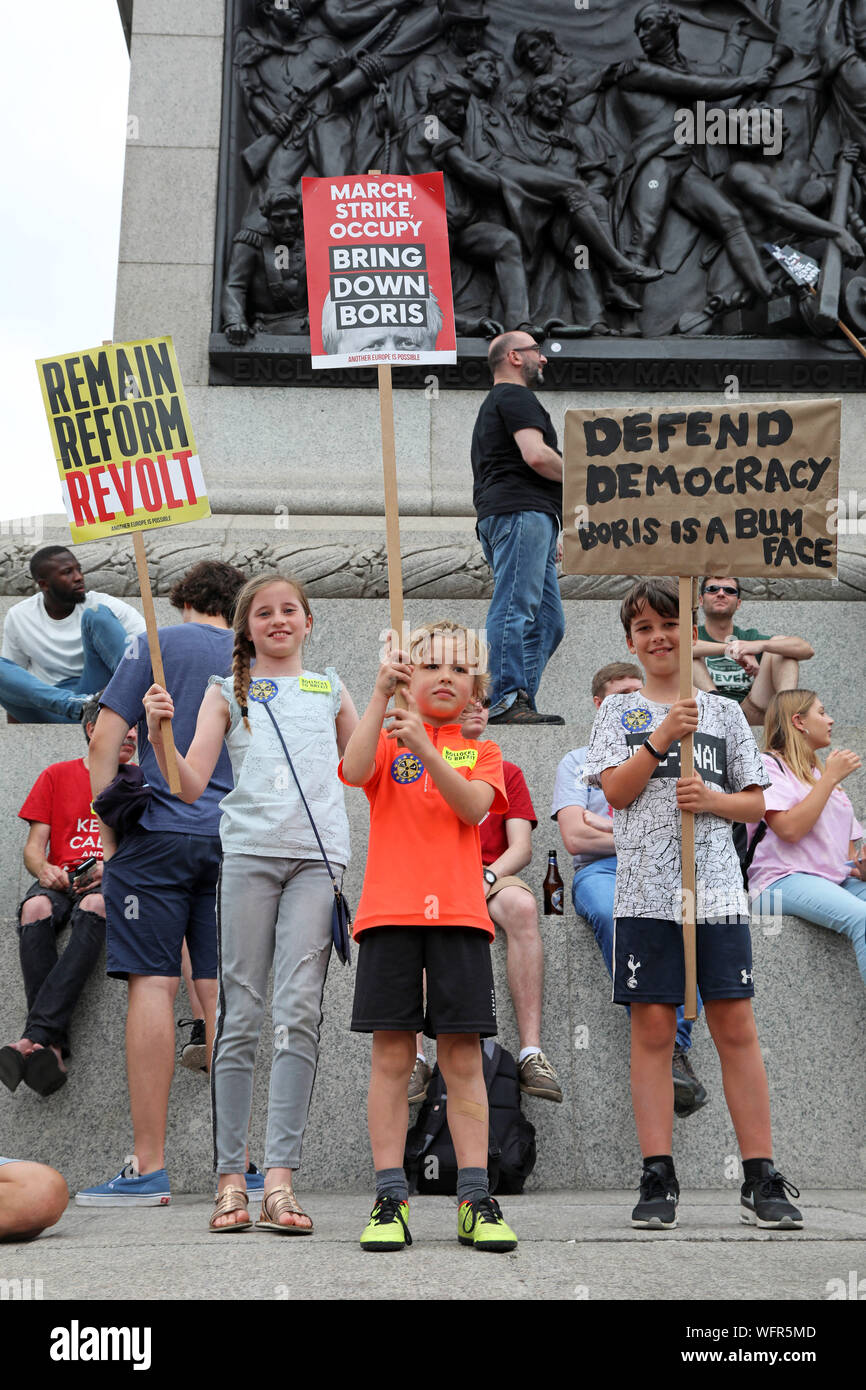 Londra, Regno Unito. Il 31 agosto 2019. I manifestanti bloccano le strade attorno a Trafalgar Square per protestare contro la proposta di sospensione del Parlamento di Boris Johnson Foto Stock