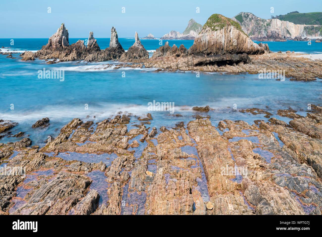 La spiaggia di Gueirúa è leggera e silenziosa, un panorama mozzafiato che cambia tono e atmosfera molto frequentemente Foto Stock