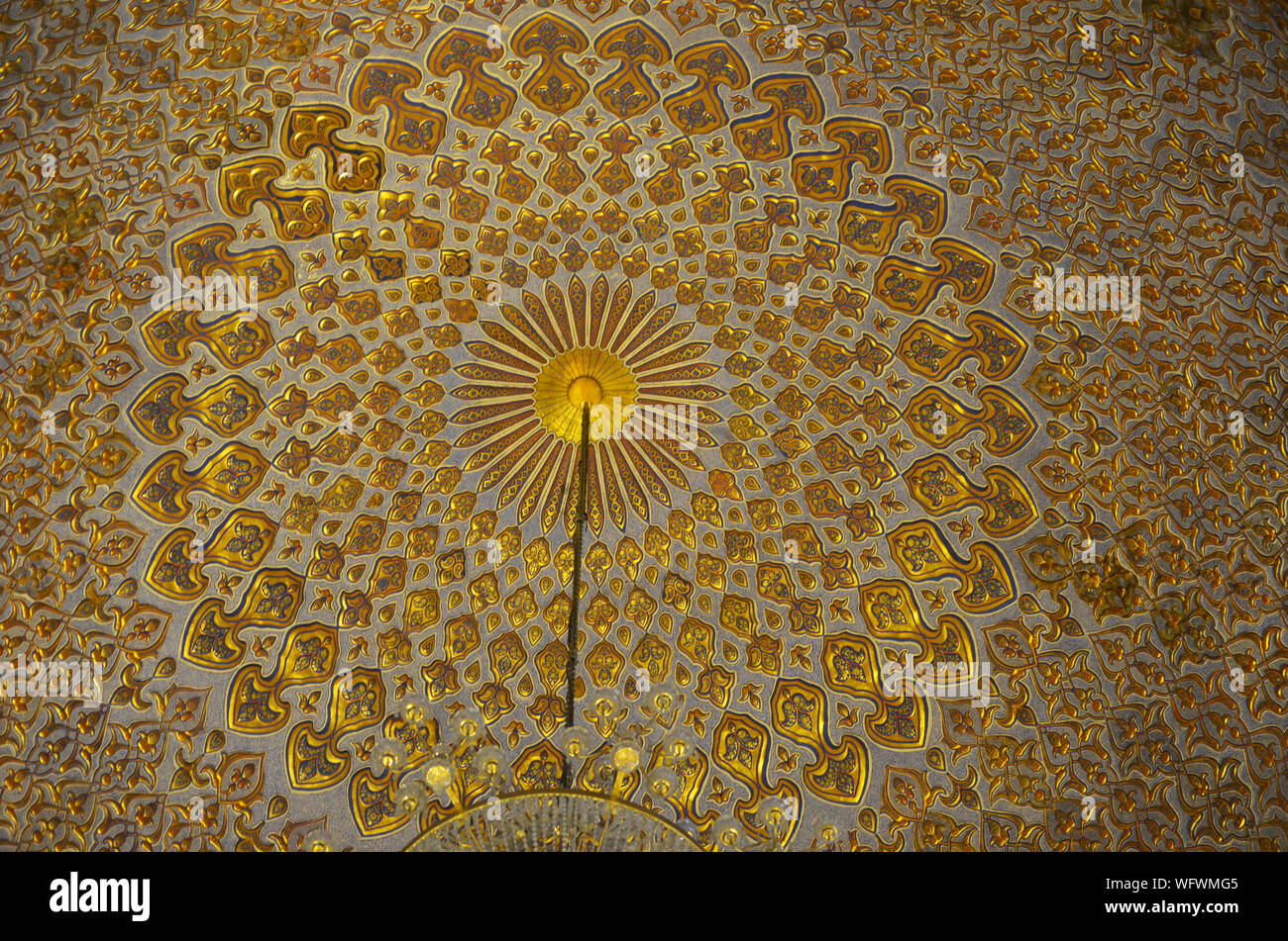 Elaborato da soffitto e da parete ornamenti al Gur-e Amir mausoleo complesso in Samarcanda, Uzbekistan Foto Stock