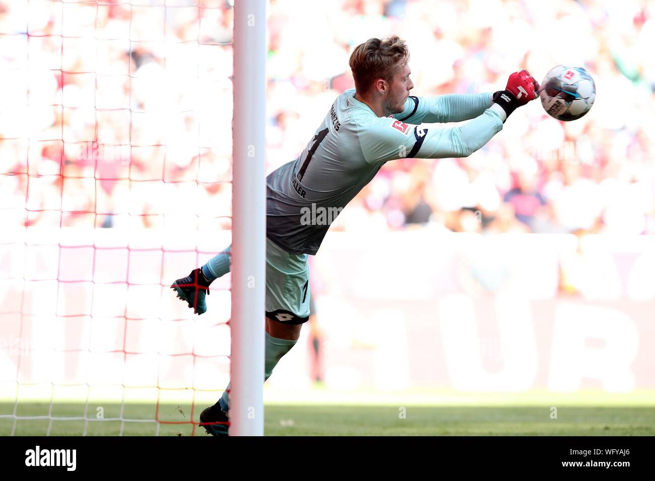 Monaco di Baviera, Deutschland. 31 Ago, 2019. firo: 31.08.2019, calcio, 1.Bundesliga, stagione 2019/2020, FC Bayern Munich - 1. FSV FSV FSV Mainz 05 6: 1, Florian Muller, 1. FSV FSV FSV Mainz 05, Mainz, FSV, figura intera, Parade | Utilizzo di credito in tutto il mondo: dpa/Alamy Live News Foto Stock