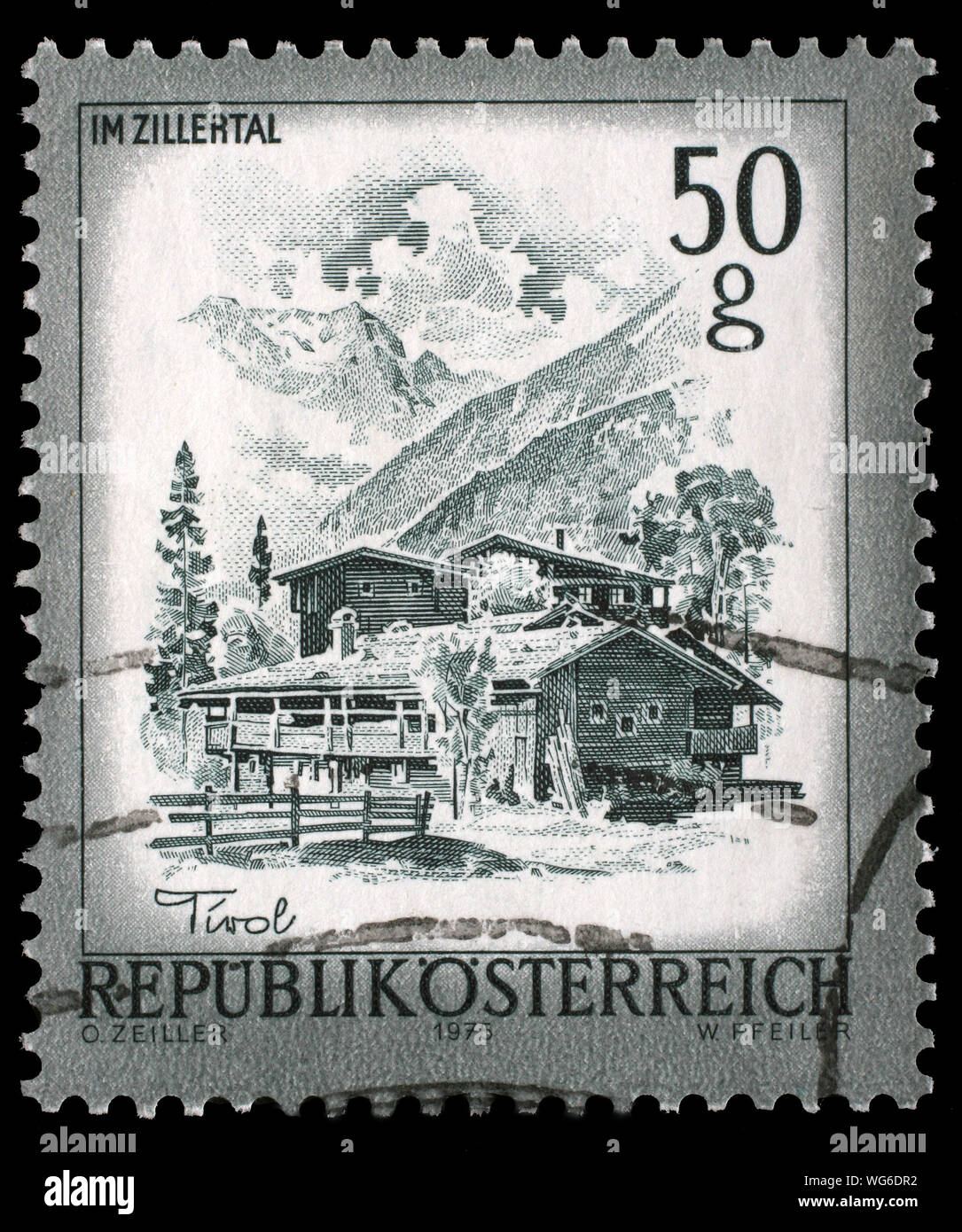 Timbro stampato in Austria mostra cascine, Zillertal, Tirol, serie 'Austria attrazioni', circa 1976. Foto Stock