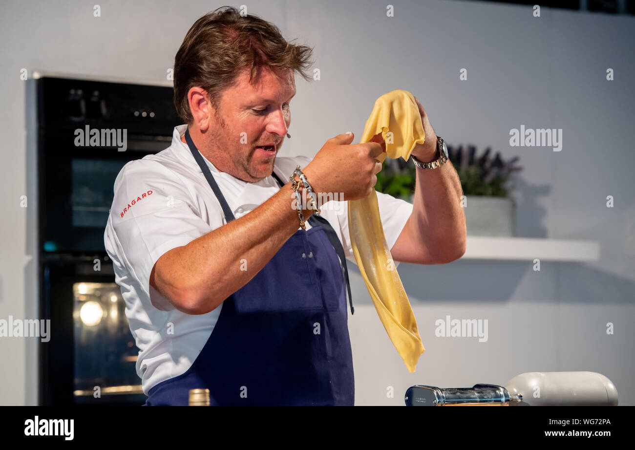 Bolton Alimentari e bevande Festival - Il 26 agosto 2019. PIC mostra lo chef James Martin. Foto Stock