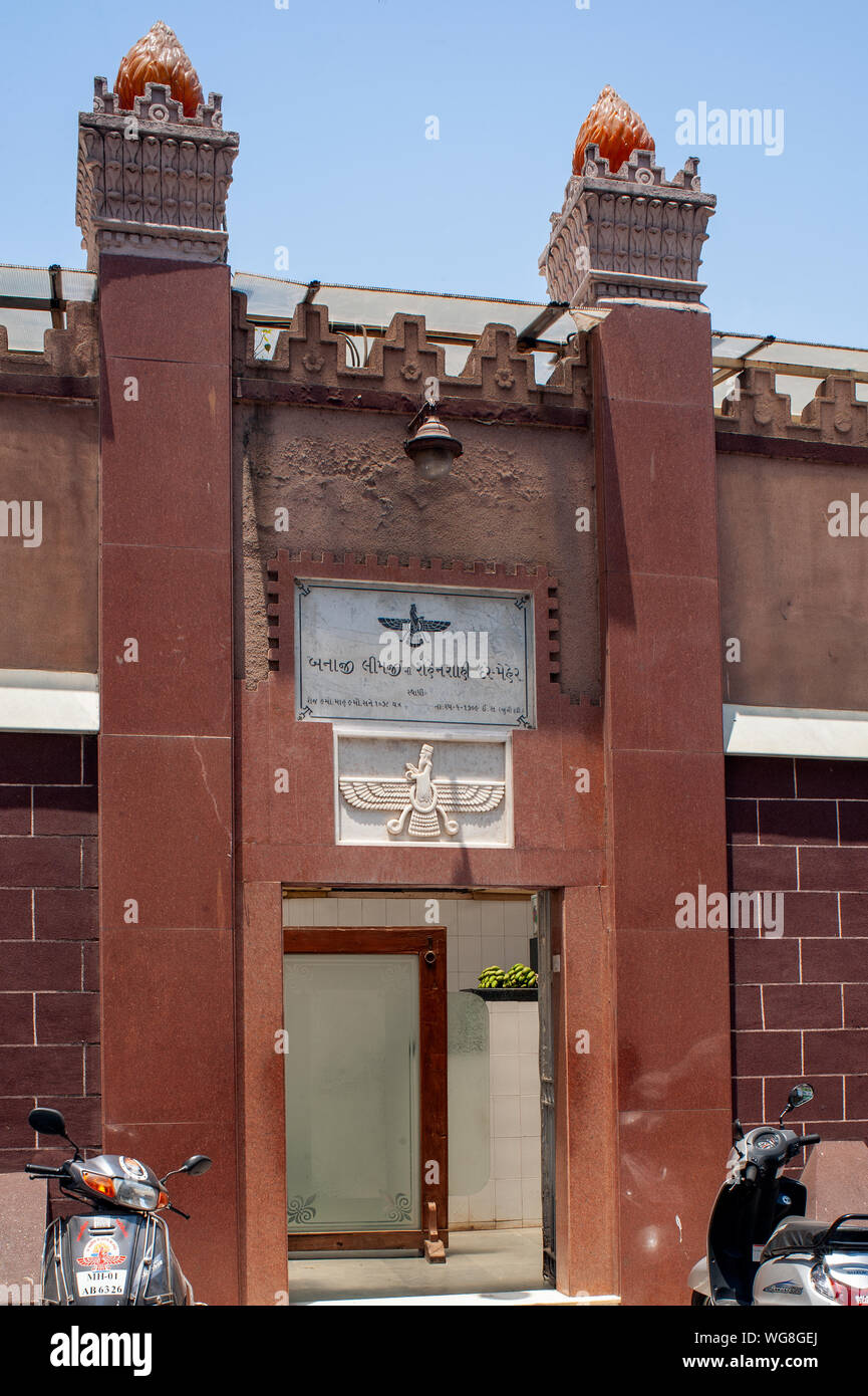 23-Aprile-2011 Entrata di Banaji Limji Agiary noto anche come Dar-es Mehr -più antico Zoroastriano superstite fire tempio. in Fort area di Mumbai Maharashtra ho Foto Stock