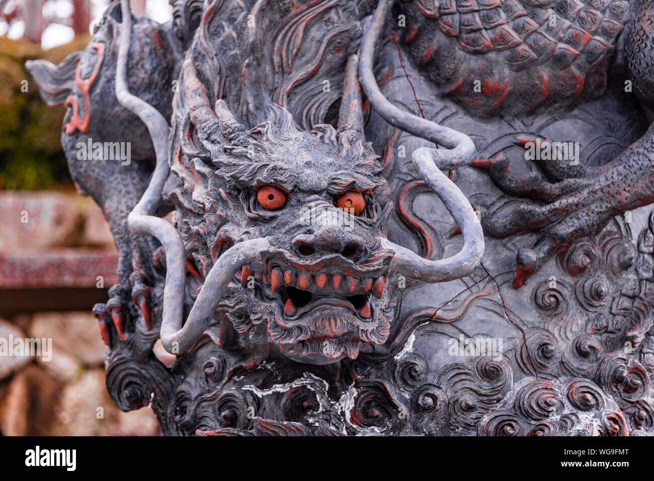Dragon figura con gli occhi rossi, scultura, Kiyomizu-dera tempio, tempio buddista, Kyoto, Giappone Foto Stock