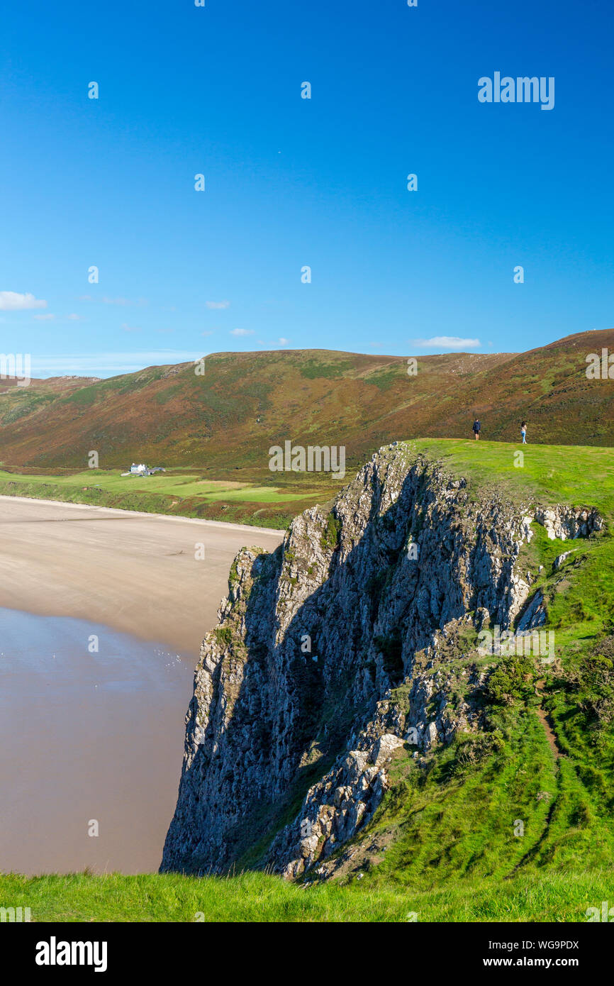 Il tratto di costa tra Rhossili e worm testa sulla Penisola di Gower è composta di carbonifero ripide scogliere calcaree, South Wales, Regno Unito Foto Stock