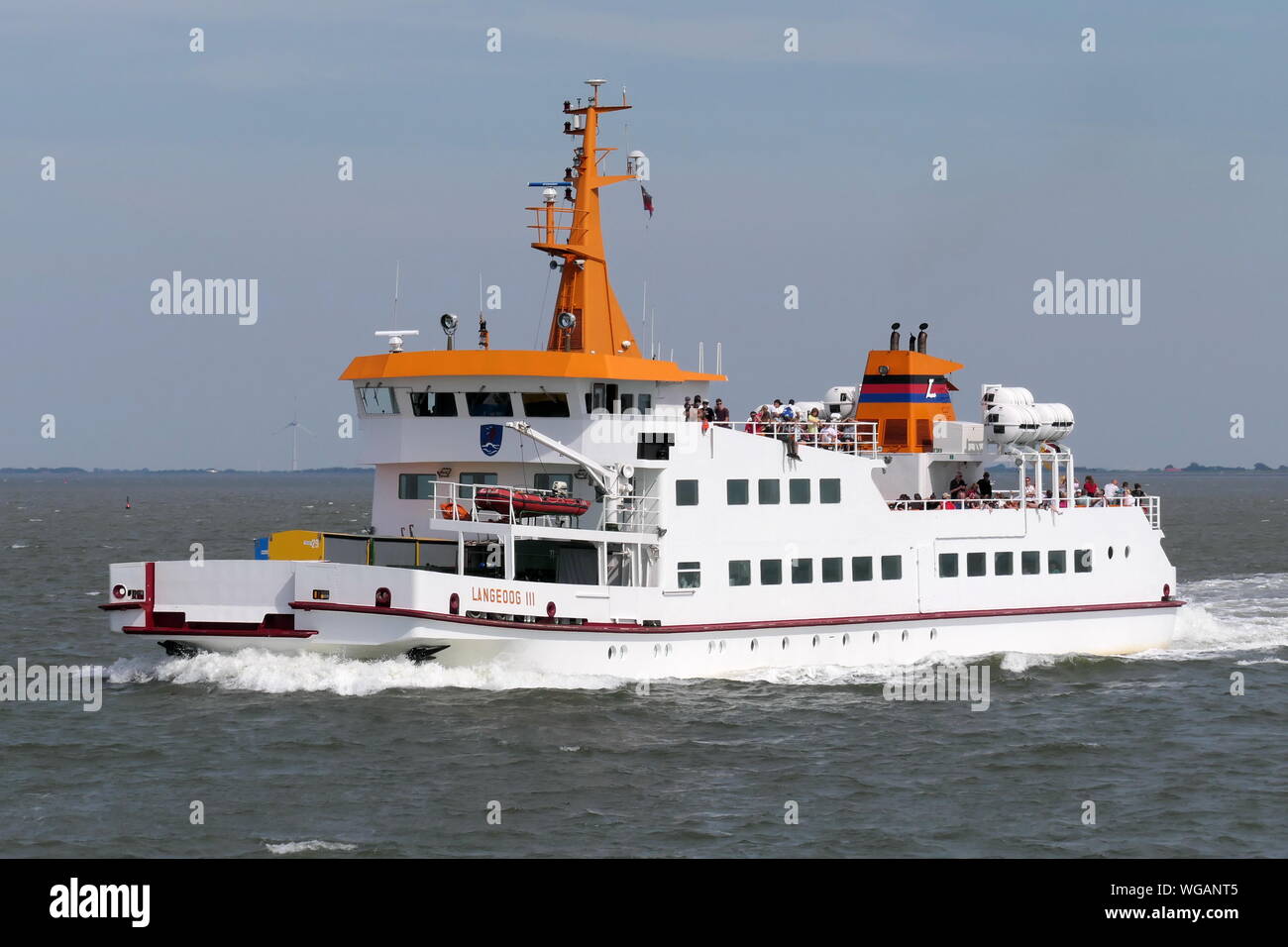 Il traghetto passeggeri Langeoog III il 24 giugno 2019 in modo da Bensersiel all isola di Langeoog. Foto Stock