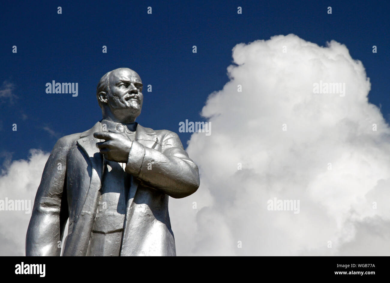 Statua di Lenin in Cholpon Ata nel Kirghizistan - il più grande del suo genere nel paese. Foto Stock