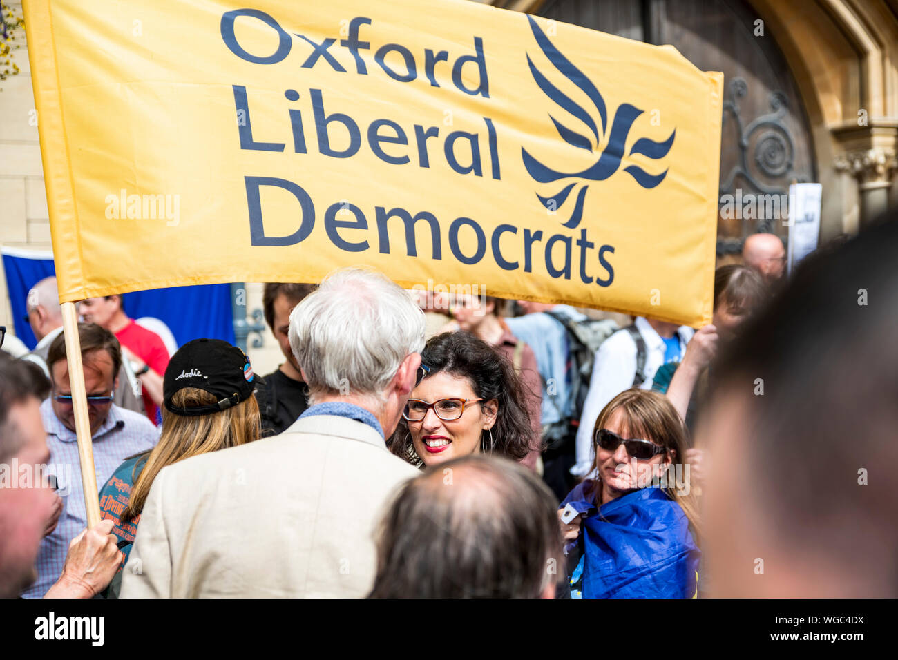 Arrestare il colpo di Stato - Lucia Moran MP, il gruppo del Partito europeo dei liberali democratici partito. Parlando ai manifestanti che protestavano contro la proroguing del parlamento da Boris Jonhson PM. Foto Stock