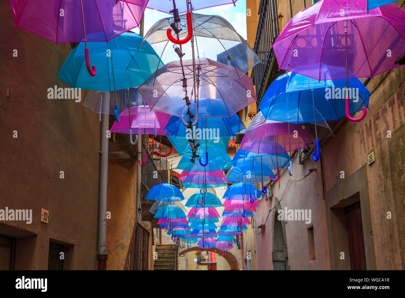 Decorazioni di strada in un villaggio italiano Foto Stock
