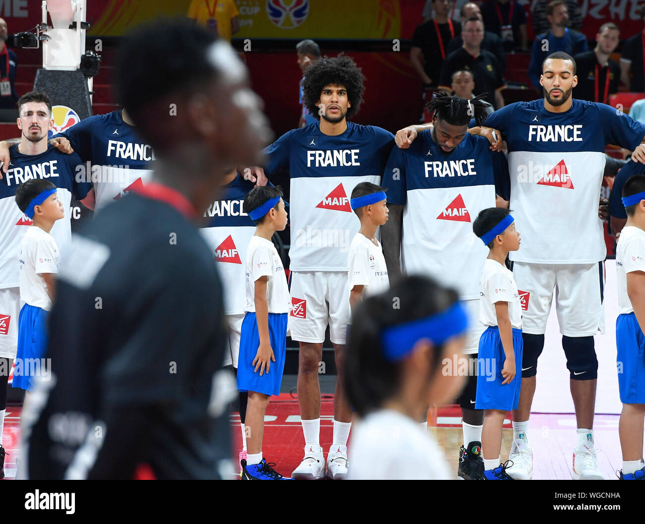 Shenzhen, Cina la provincia di Guangdong. 1 Sep, 2019. I giocatori della Francia line up prima che il gruppo G match tra la Francia e la Germania a la FIBA World Cup 2019 in Shenzhen, Cina del sud della provincia di Guangdong, Sett. 1, 2019. Credito: Xu Chang/Xinhua/Alamy Live News Foto Stock