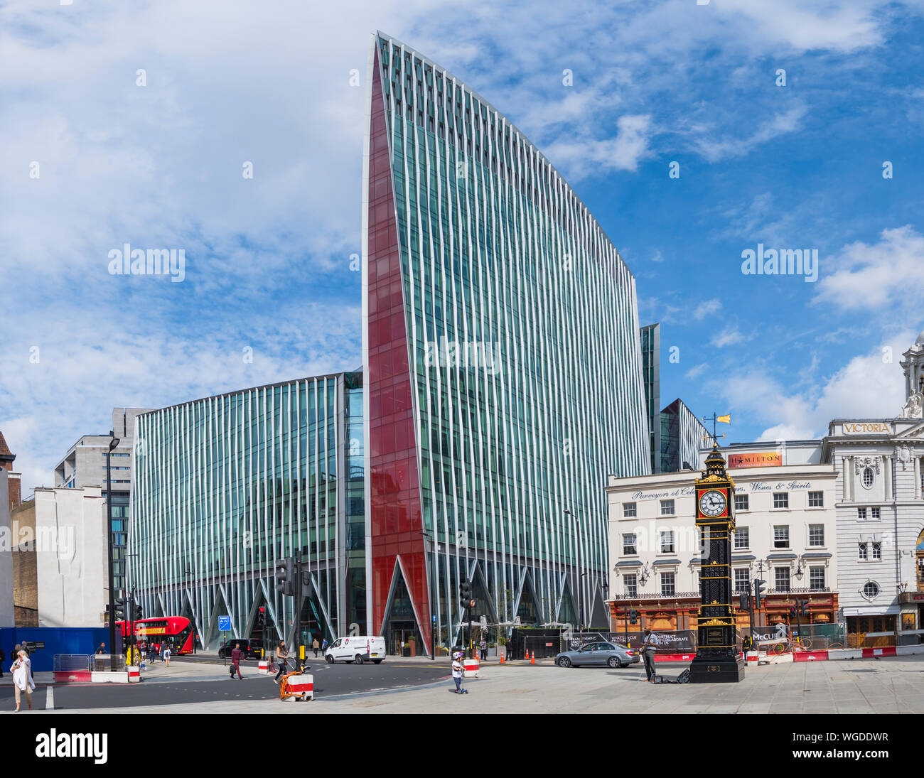 Nova Victoria, una architettura contemporanea urban ufficio moderno edificio a blocco in Victoria City of Westminster, Londra, Inghilterra, Regno Unito. Foto Stock