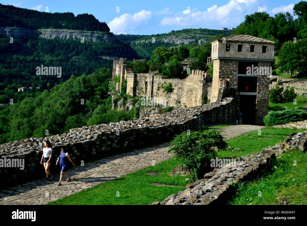 Torre di vigilanza - Tsarevets Fotress a Veliko Tarnovo - Balkan mountais - Bulgaria Foto Stock