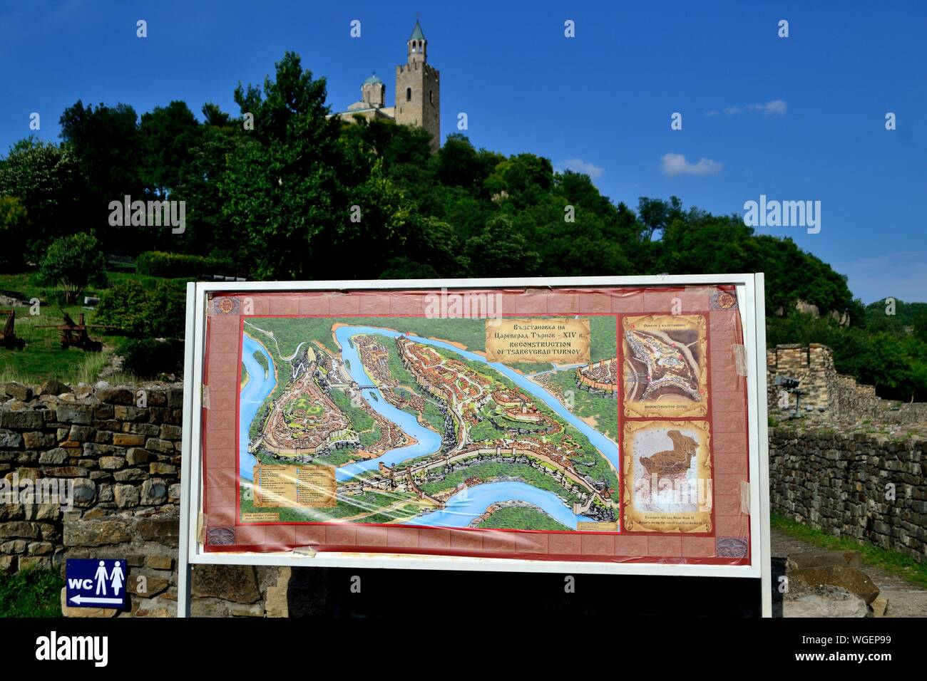 Torre di vigilanza - Tsarevets Fotress a Veliko Tarnovo - Balkan mountais - Bulgaria Foto Stock