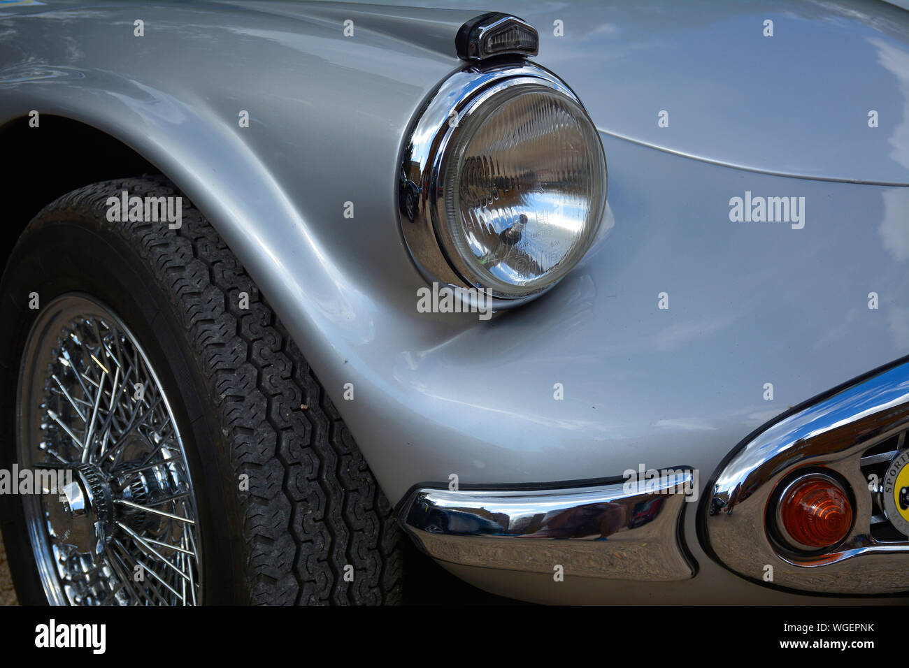 Close up di un argento classico auto ad un auto show Foto Stock