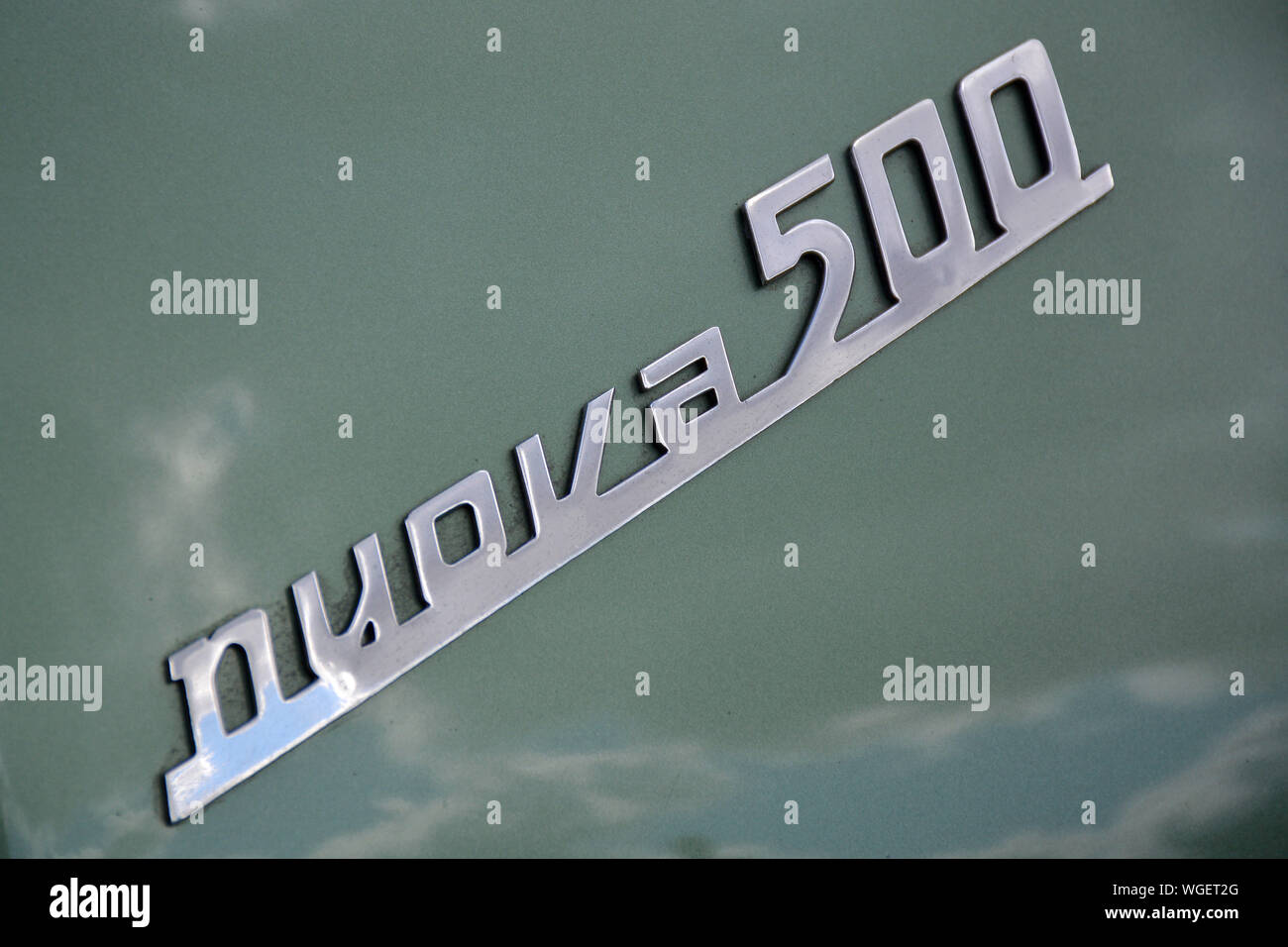 Close up dettaglio di una nuova Fiat 500 500 il badge a car show, REGNO UNITO Foto Stock