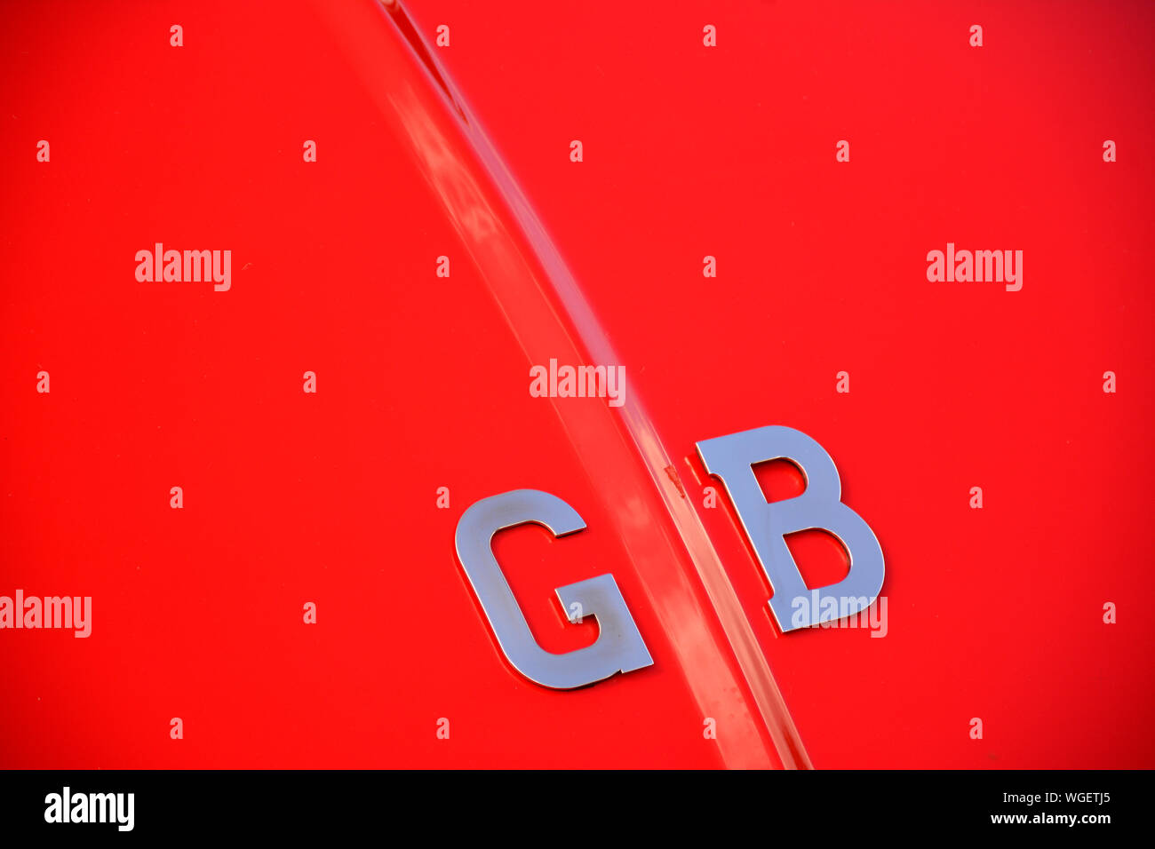 Close up dettaglio di un cromo GB badge su un rosso Austin Healey classic car frame completo Foto Stock