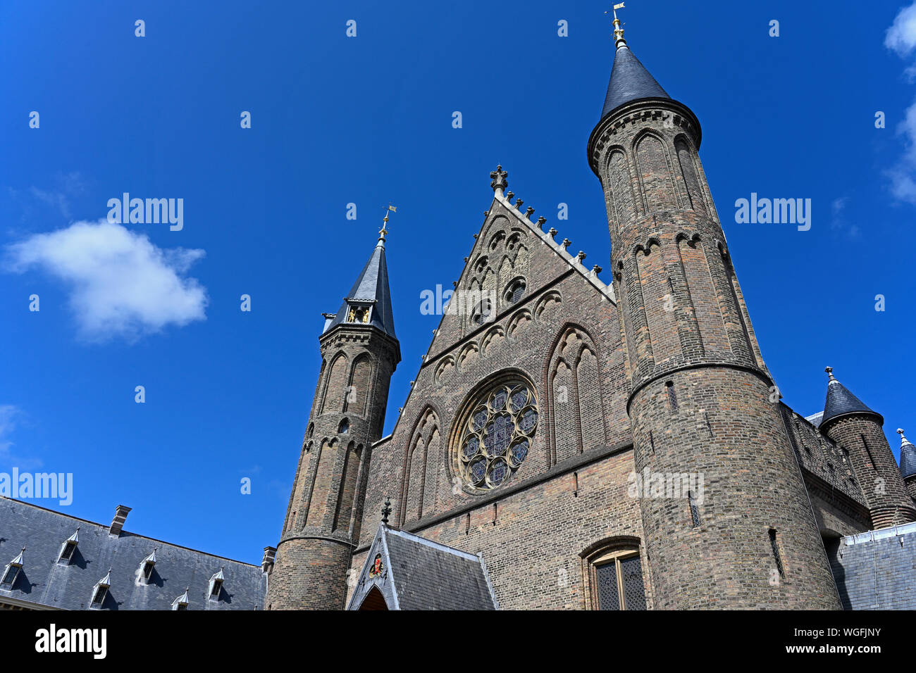 Den Haag, Paesi Bassi - 2019.08.07: gotico della sala dei cavalieri ridderzaal ( ) entro il complesso binnenhof Foto Stock