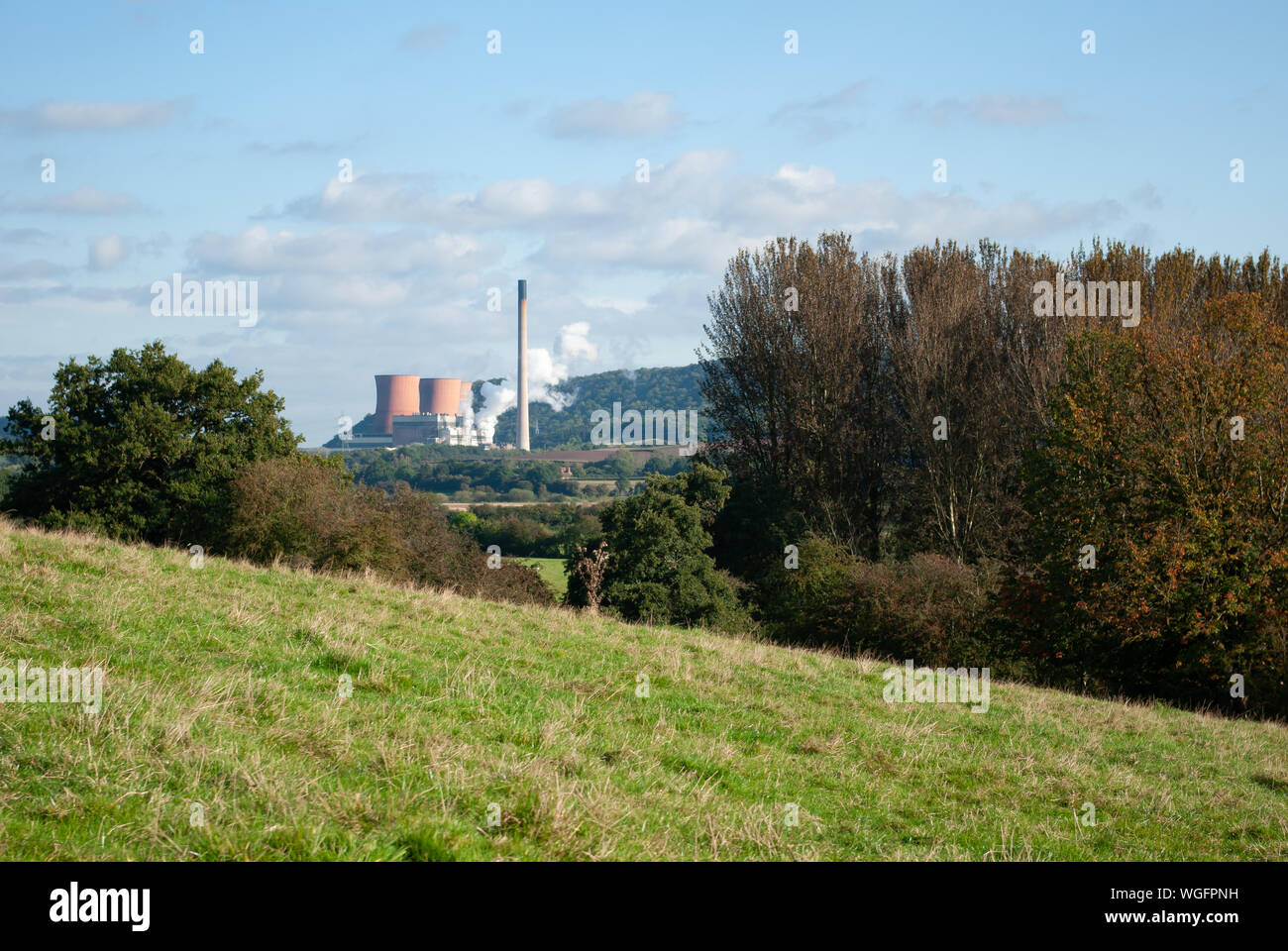 Ironbridge Power station vista sui campi di Leighton. Questa centrale a carbone è ora demolita Foto Stock
