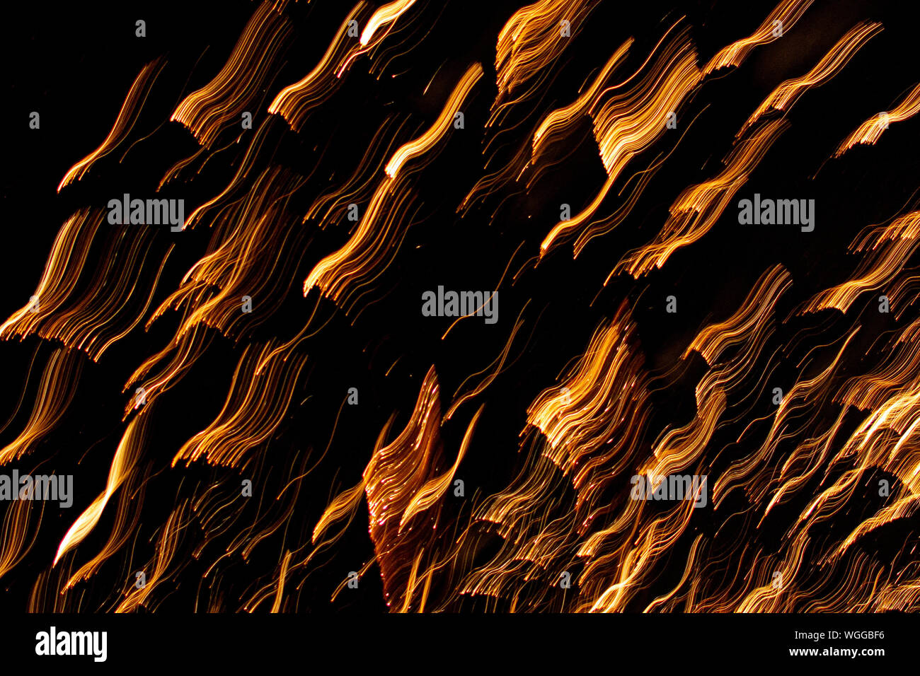 La pioggia di fuoco durante i fuochi d'artificio Foto Stock