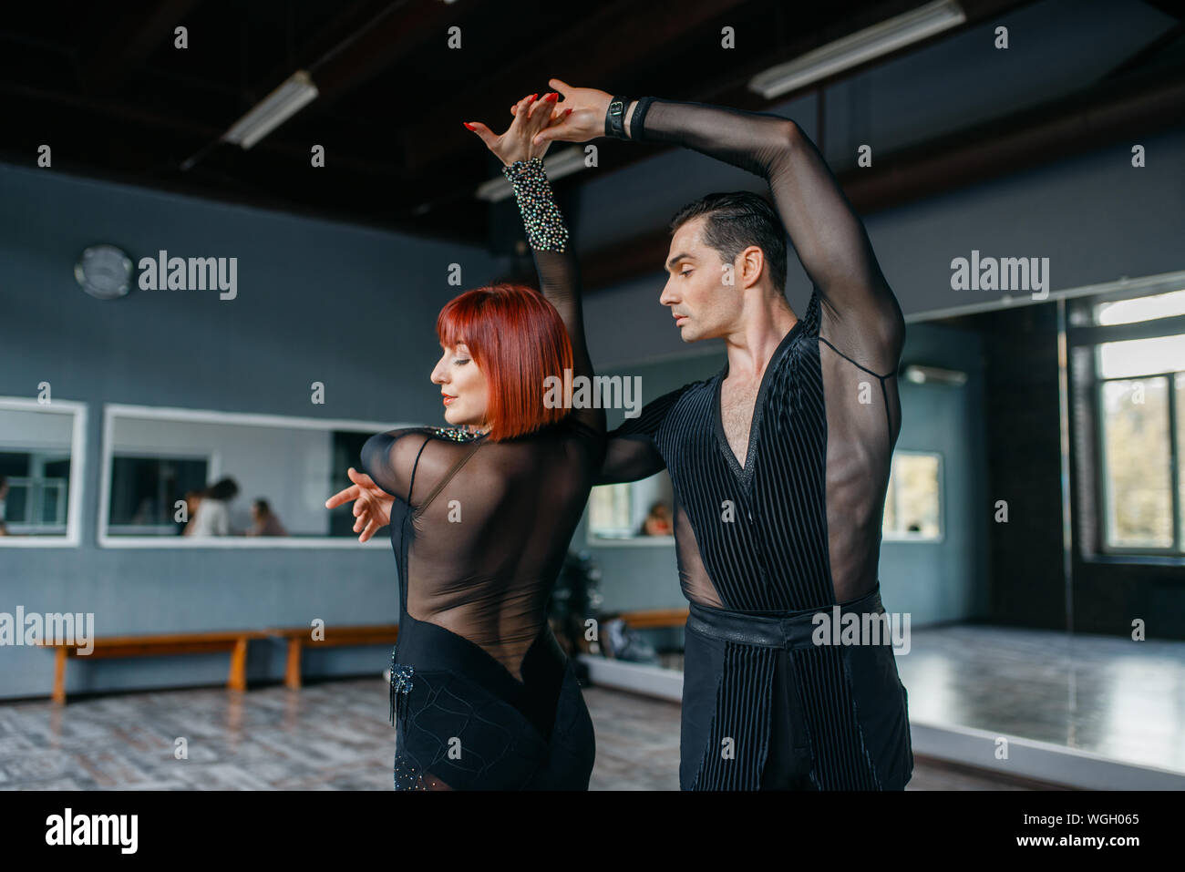 Eleganza ballerini, ballrom danza di formazione in classe Foto Stock