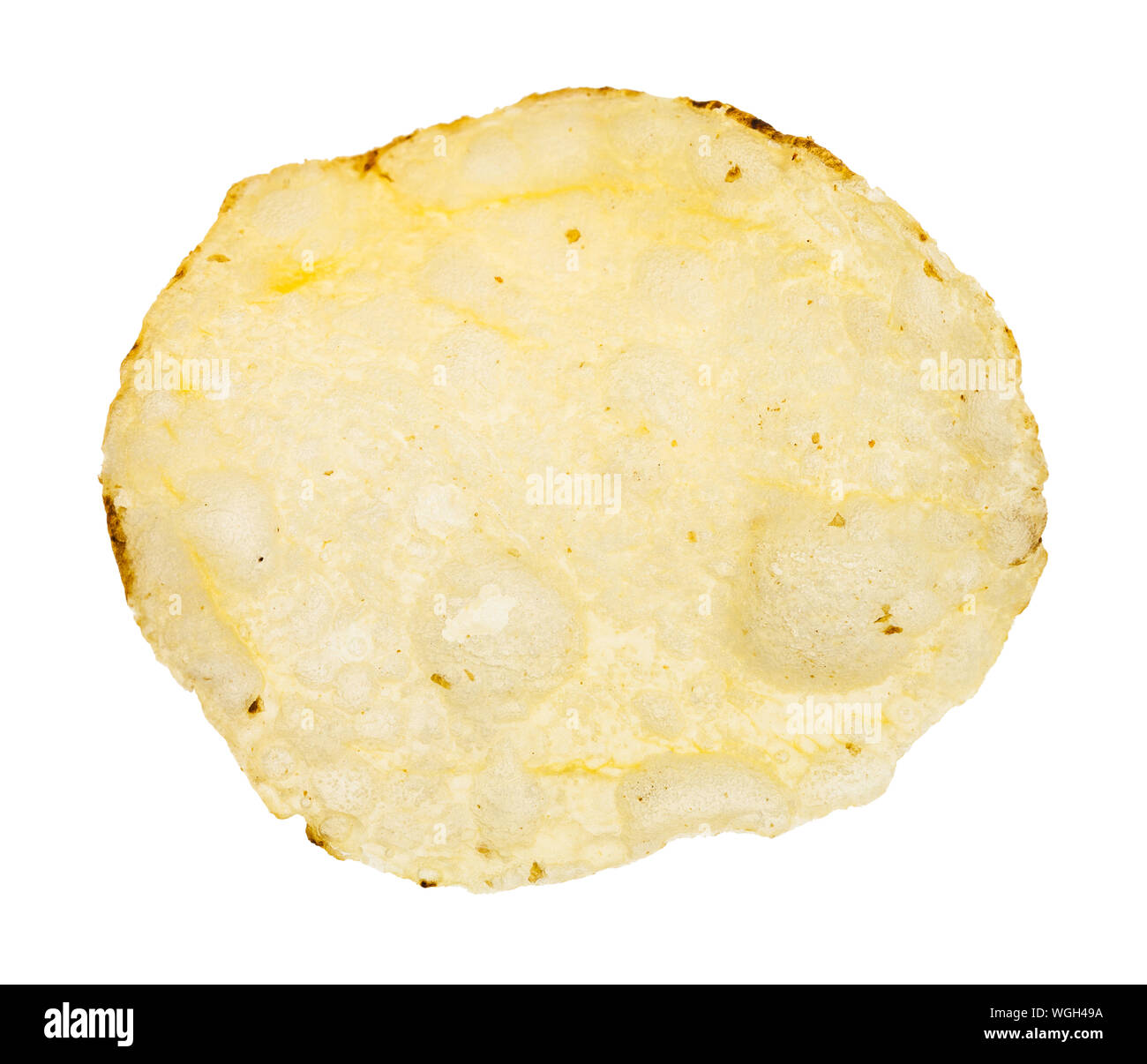 Chip da patate con la buccia isolati su sfondo bianco Foto Stock