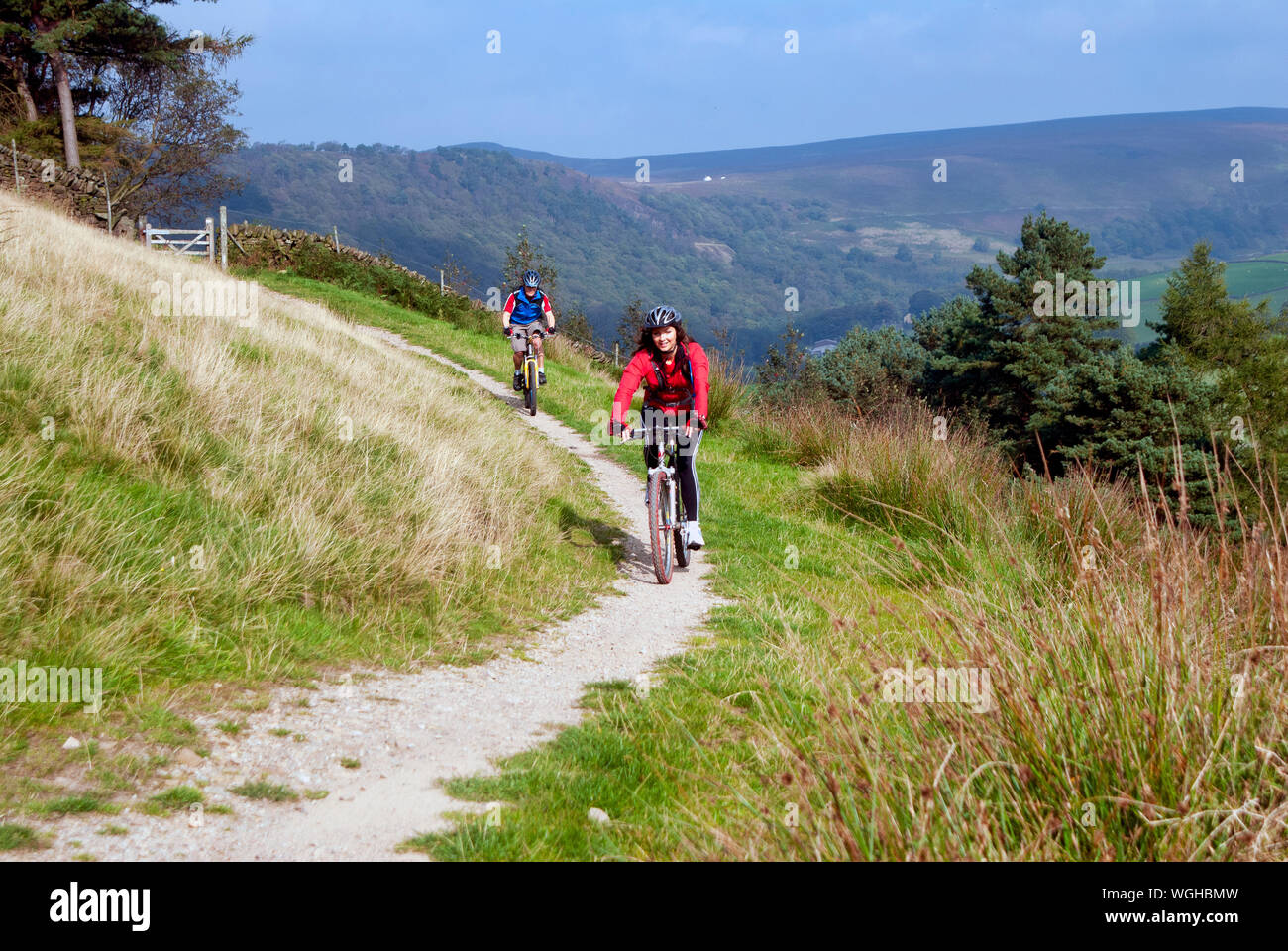 Gli amanti della mountain bike a cavallo lungo il Regno Unito è di nuovo Grande Nord Trail, a 800 miglia di distanza off-road percorso ciclabile da Middleton Top, Wirksworth, Derbyshire attraverso il Peak District per tutto il tragitto fino a Cape Wrath o John O'Semole, Scozia. Foto Stock