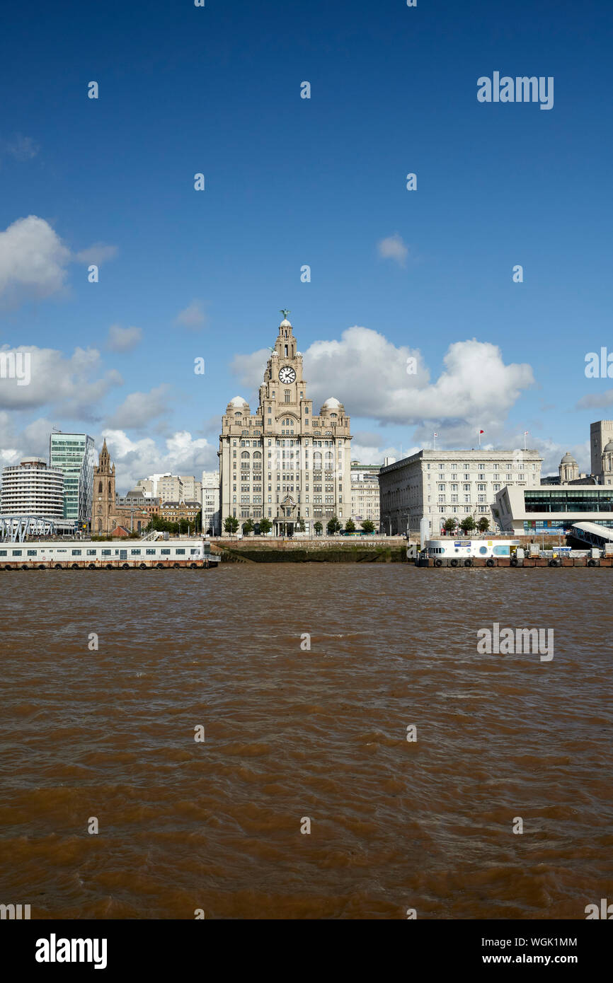 Il Liver Building Pier Head Liverpool Merseyside England Regno Unito Foto Stock