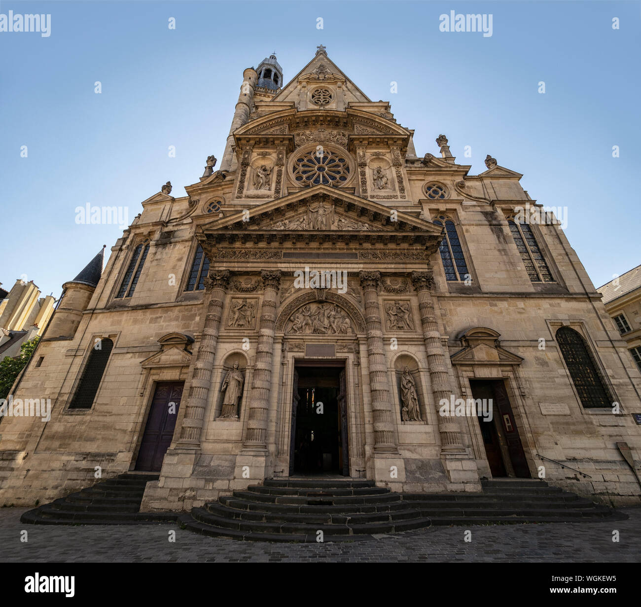 PARIGI, FRANCIA - 04 AGOSTO 2018: La Chiesa del 15th ° secolo di Saint-Etienne-du-Mont Foto Stock