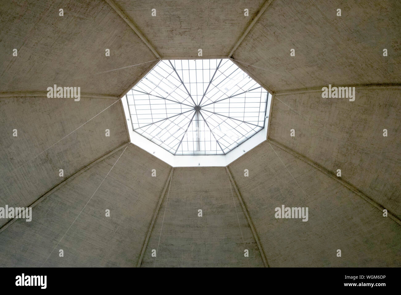 Una veduta del soffitto della markthalle a Basilea in Svizzera Foto Stock