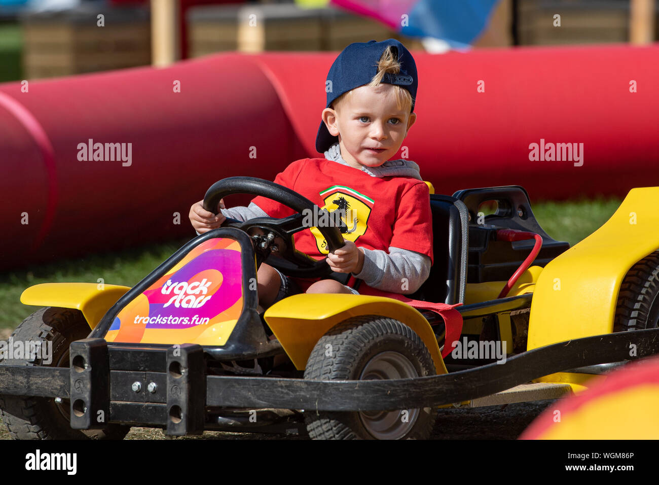 TOWCESTER, Regno Unito. 01 Sep, 2019. I bambini stanno godendo i go-kart durante winnerÕs presentazione dopo SundayÕs gara del FIA World Endurance Championship con 4 ore di Silverstone sul circuito di Silverstone Domenica, Settembre 01, 2019 a Towcester, Inghilterra. Credito: Taka G Wu/Alamy Live News Foto Stock