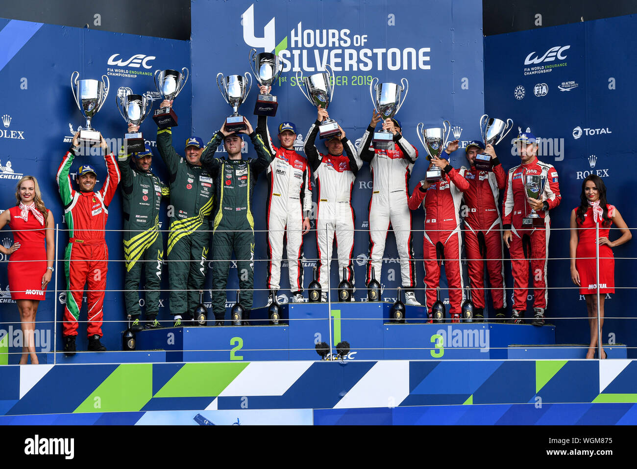 TOWCESTER, Regno Unito. 01 Sep, 2019. Team AF CORSE (ITA) ha vinto il Trofeo Endurance Round 1 (centro), Aston Martin Racing (GBR) (2a) e il signor Racing (JPN) venite in terza SundayÕs durante la gara del campionato FIA World Endurance Championship con 4 ore di Silverstone sul circuito di Silverstone Domenica, Settembre 01, 2019 a Towcester, Inghilterra. Credito: Taka G Wu/Alamy Live News Foto Stock