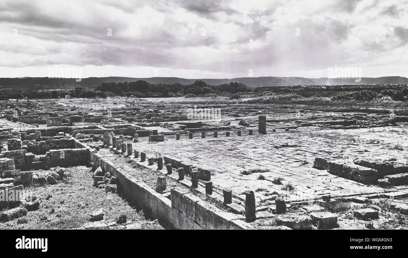 Vista panoramica di antica civiltà contro Sky Foto Stock