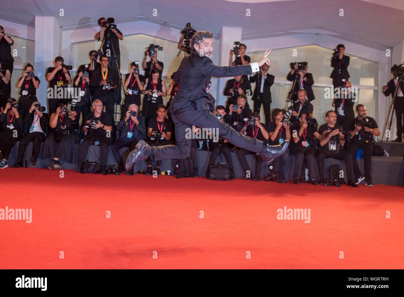 Venezia, Italia. Il 1° settembre 2019. Leonardo Sbaraglia assiste la premiere del 'Wasp Rete' durante il 76° Festival del Cinema di Venezia al Palazzo del Cinema al Lido di Venezia, Italia, il 01 settembre 2019. | Utilizzo di credito in tutto il mondo: dpa picture alliance/Alamy Live News Foto Stock