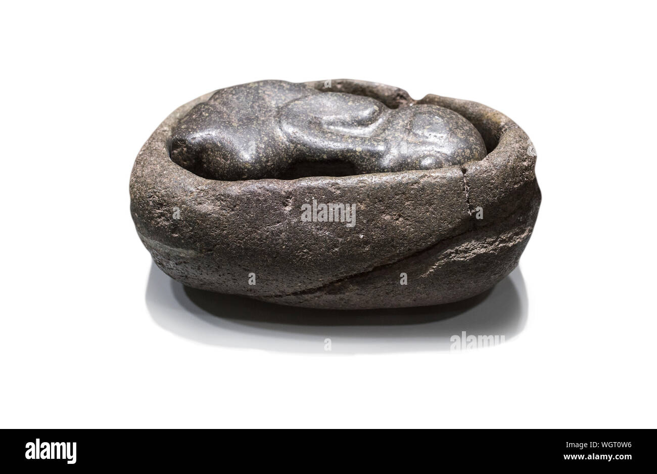 Madrid, Spagna - Settembre 8th, 2018: scultura in pietra raffigurante un feto in un utero, cultura Inca. Museo delle Americhe, Madrid, Spagna Foto Stock