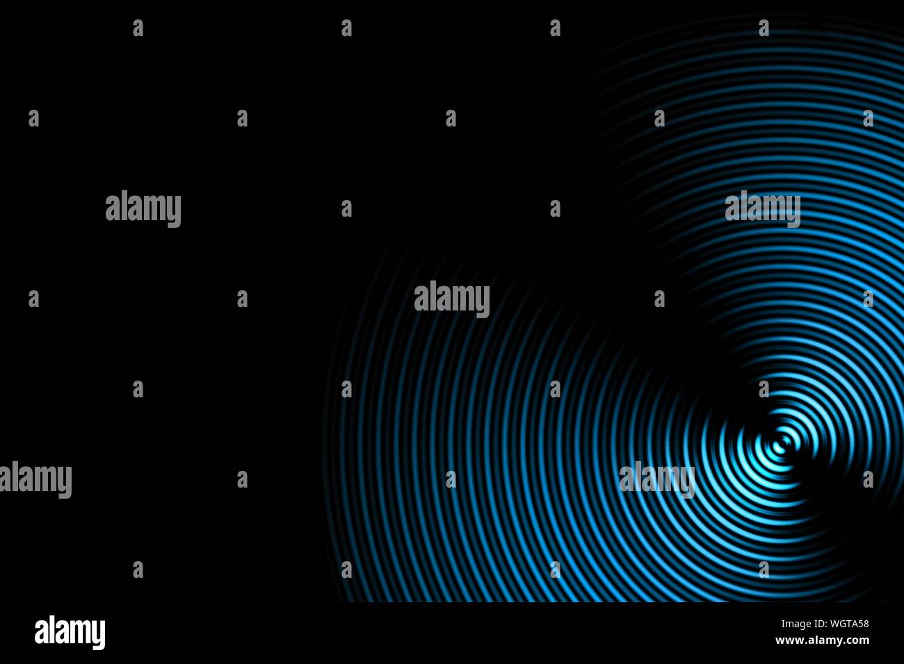 Abstract blu chiaro effetto di segnale con onde sonore oscillanti su sfondo nero Foto Stock