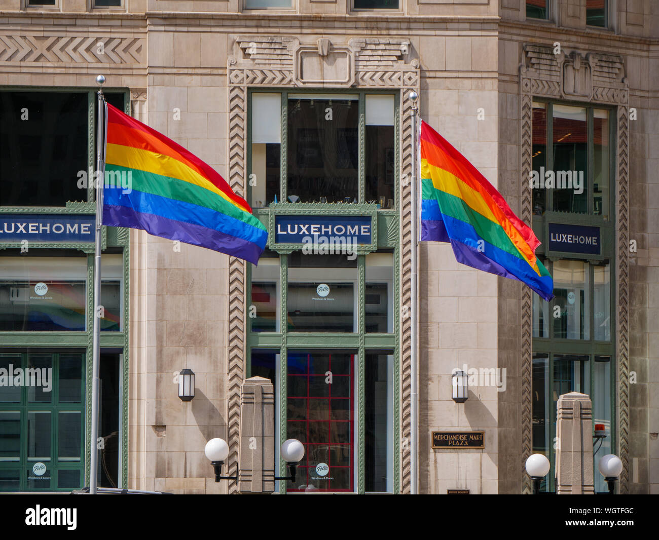 Rainbow flag, Merchandise Mart, Chicago, Illinois Foto Stock