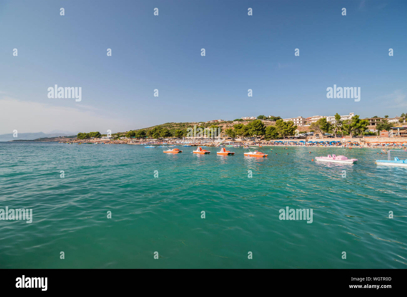 Saranda, Albania - Luglio 2019: vista di tre Island Beach in Ksamil, Albania. Foto Stock