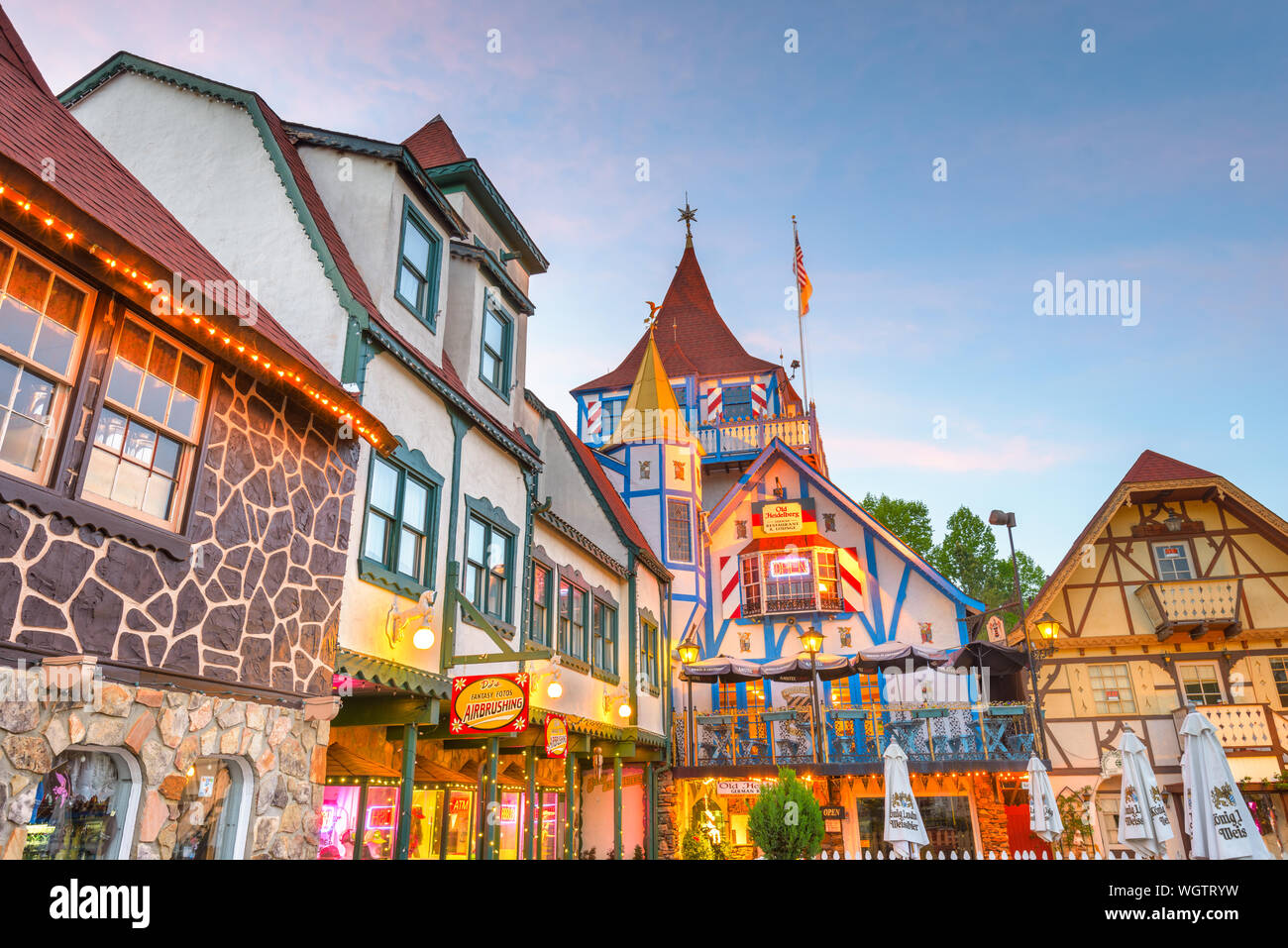 HELEN, GEORGIA - 7 maggio: Helen Square Maggio 7, 2013 in Helen, GA. La città è una replica di un bavarese città alpina catering principalmente per il turismo e il germe Foto Stock