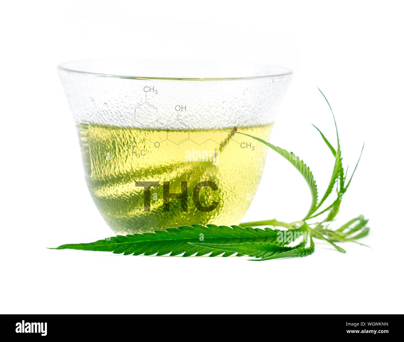 La marijuana tè alle erbe con cbd e thc simbolo chimico Foto Stock