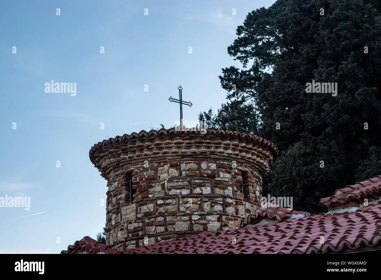 Zvernec monastero 'Monastery della Dormizione della Madre di Dio Maria' è un importante monumento culturale nella laguna di Narta. Foto Stock