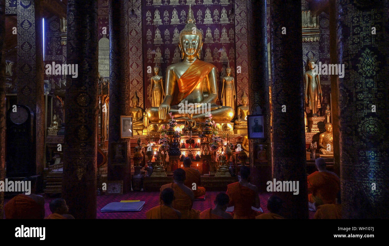 Wat Sensoukharam in Luang Prabang di notte Foto Stock