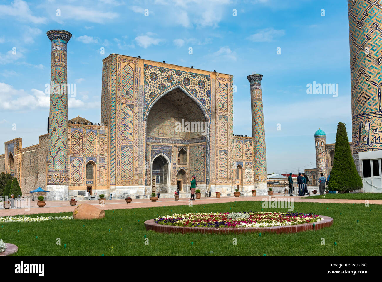 Ulugbek Medressa (Ulugh Beg Madrasah), piazza Registan, Samarcanda, Uzbekistan Foto Stock
