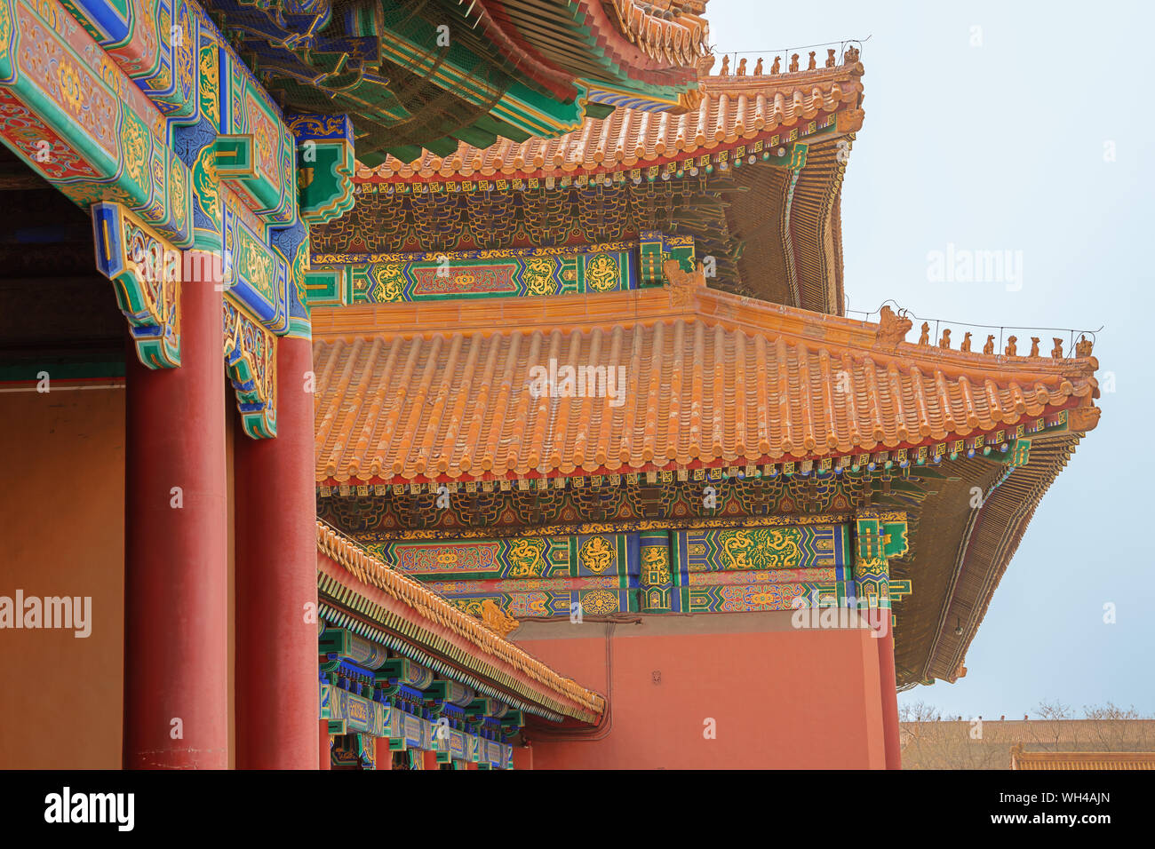 Imperial decorazione del tetto sul lato della porta della suprema armonia nella Città Proibita di Pechino Foto Stock