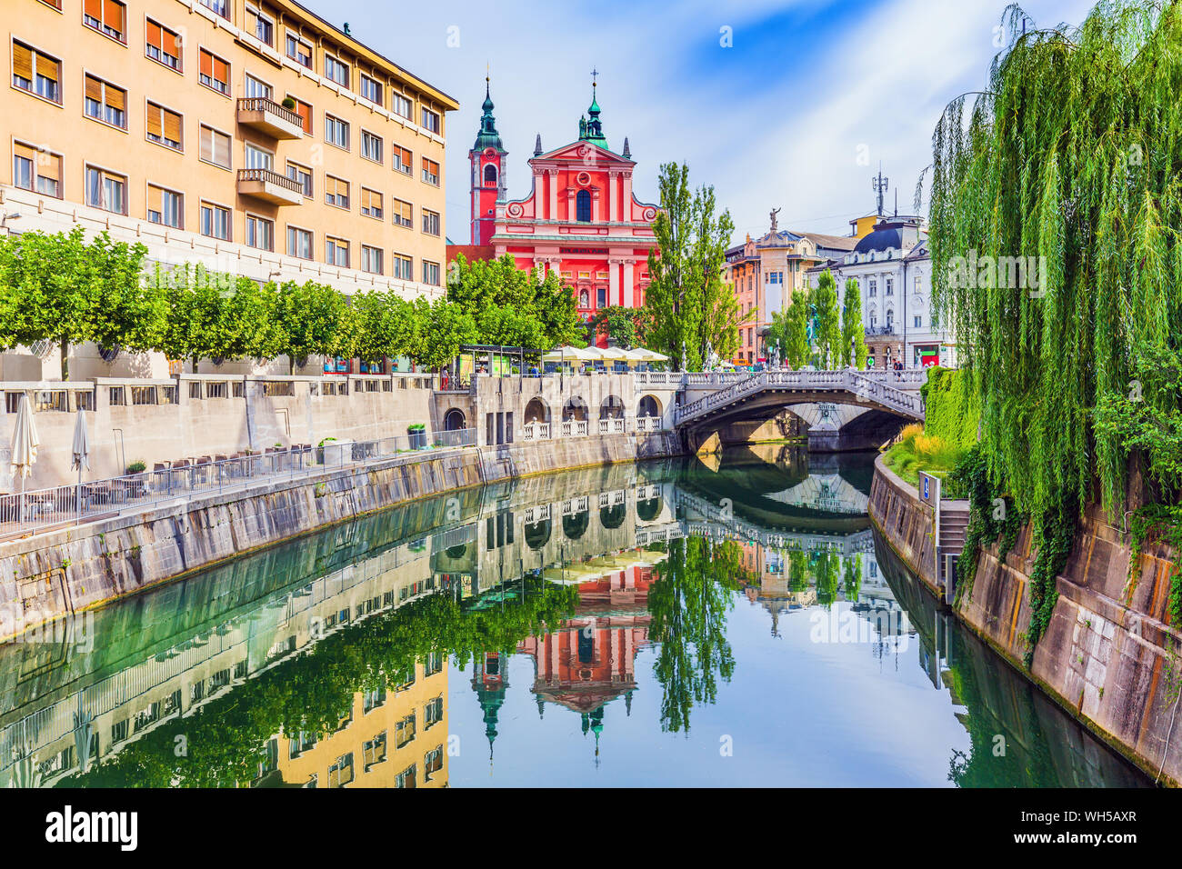 Lubiana, Slovenia. La città sul fiume Ljubljanica canal nella città vecchia. Foto Stock